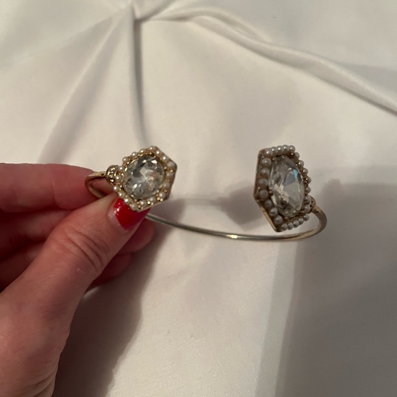 Gold pearl and crystal gem bangle. No tarnishing - Picture 2 of 4